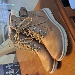 FLASH SALE Cliffs 6M boots SUPER SALE